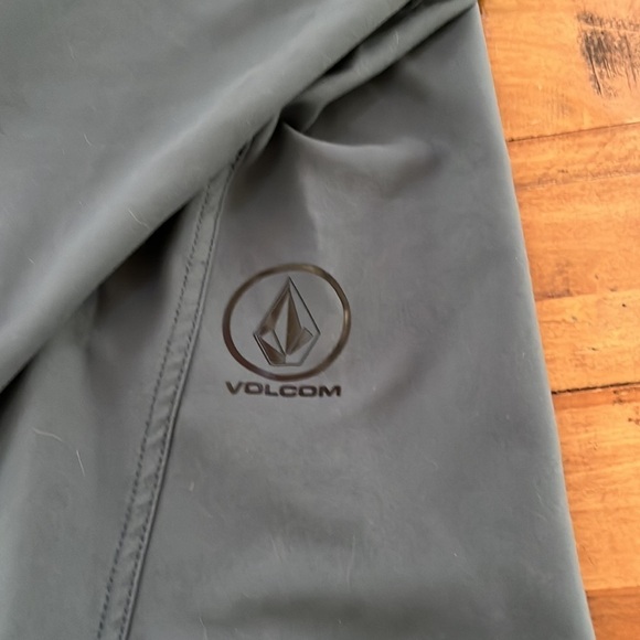 VOLCOM board shorts - Picture 4 of 5